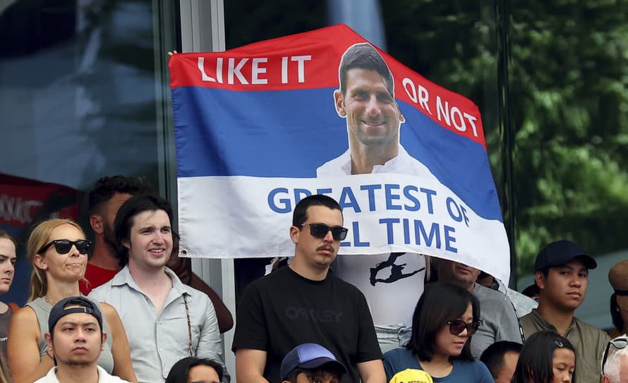Srbský tenista Novak Djokovič (35) sa pri svojom prvom vystúpení po návrate do Austrálie, z ktorej ho pred rokom deportovali, dočkal ...