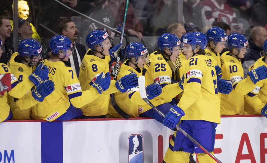 Hokejisti Švédska sú prví semifinalisti MS hráčov do 20 rokov. 