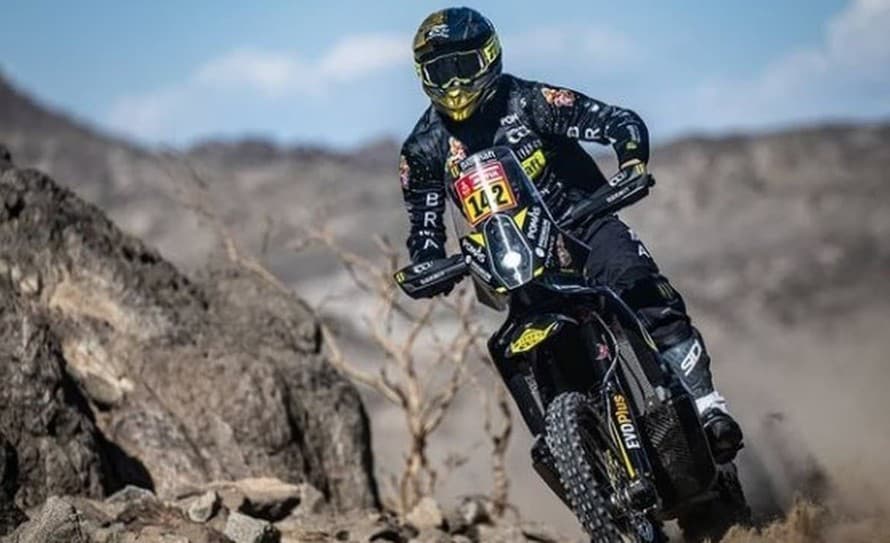 Slovenský motocyklový pretekár Štefan Svitko (40) obsadil vo štvrtkovej piatej etape Rely Dakar jedenáste miesto. Za víťazom Adrienom ...