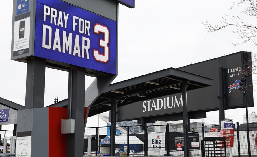 Zdravotný stav hráča amerického futbalu Damara Hamlina (24) sa tri dni po srdcovej príhode zlepšil. Podľa jeho klubu NFL Buffalo Bills ...