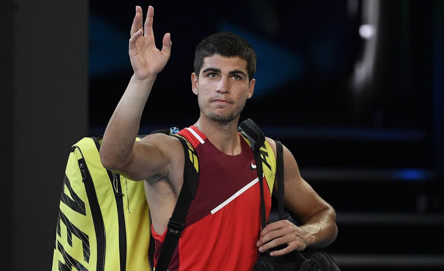 Španielsky tenista Carlos Alcaraz nebude štartovať na úvodnom grandslamovom turnaji sezóny Australian Open. Svetovú jednotku vyradilo ...
