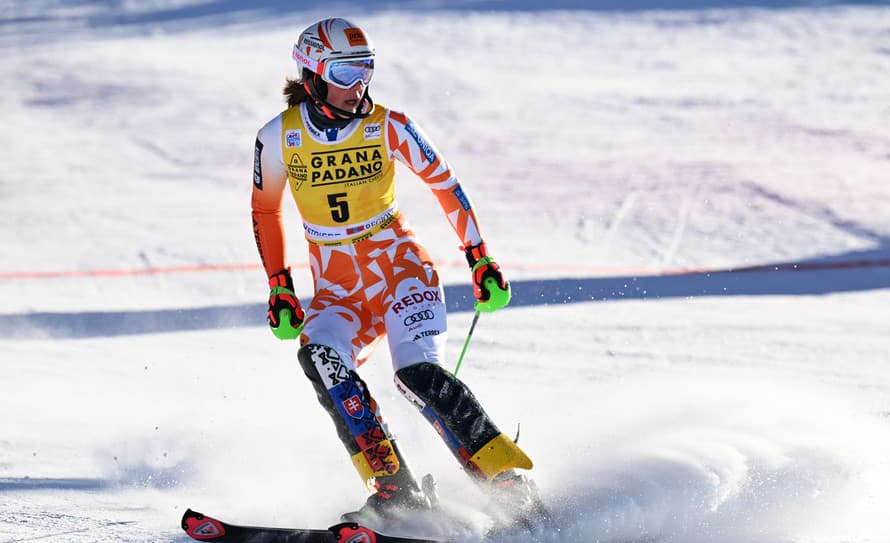 Slovenská lyžiarka Petra Vlhová figurovala po 1. kole sobotného obrovského slalomu Svetového pohára na šiestom mieste.