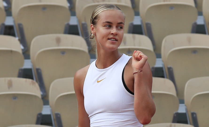 Slovenská tenistka Anna Karolína Schmiedlová (28) postúpila v utorok do 2. kola kvalifikácie prvého grandslamového turnaja roku Australian ...