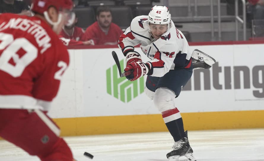 Slovenský hokejový obranca Martin Fehérváry (23) z Washingtonu si v prebiehajúcej sezóne zámorskej NHL pripísal na konto siedmy bod.