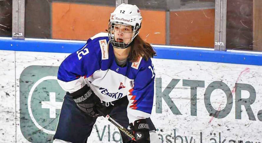 Valcuje konkurenciu! Hokejistka Nela Lopušanová (14) je športový multitalent, ktorý narobil na MS 18 žien vo švédskom Östersunde poriadny ...