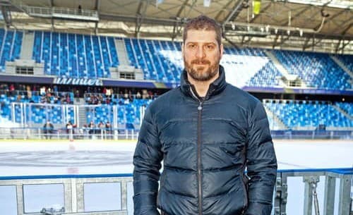 Bude to čerešnička na torte! Vyvrcholením trojdňového hokejového podujatia na futbalovom štadióne v Bratislave bude duel odvekých rivalov, ...