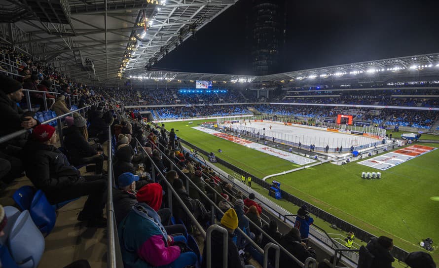 O nečakanú vsuvku počas zápasu na hokejovom podujatí Winter Games sa postaral čiarový rozhodca Martin Junek.