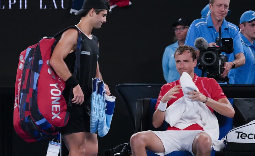 Rupli mu nervy! Ruský tenista bez problémov Daniil Medvedev (26) postúpil do 2. kola grandslamu Australian Open v Melbourne. Američana ...
