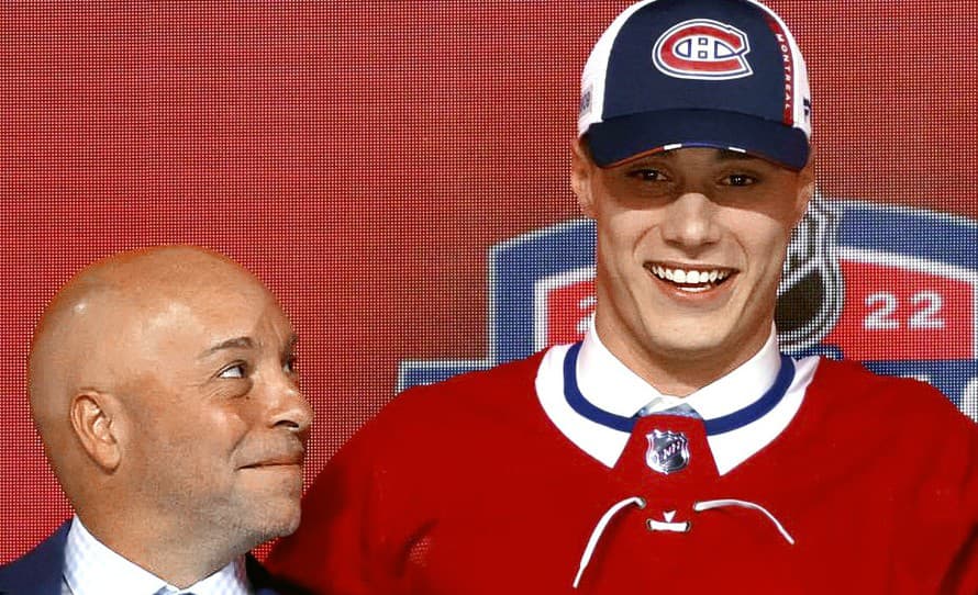 Slovenský hokejový reprezentant Juraj Slafkovský (18) je zranený a v sezóne NHL 2022/23 si v drese Montrealu už nezahrá. Generálny manažér ...
