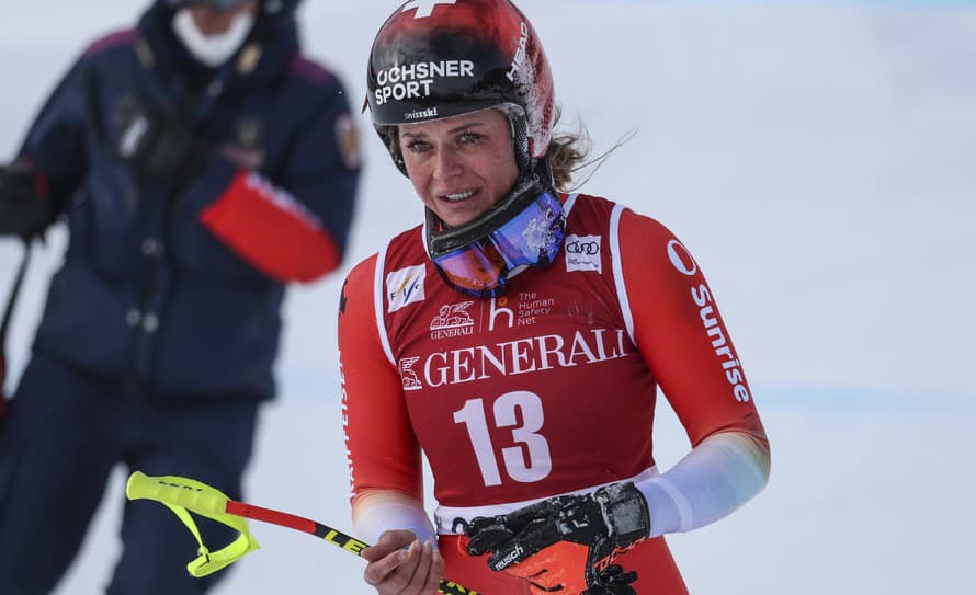 Prítomným tuhla krv v žilách! Švajčiarska lyžiarka Corinne Suterová nezvládla záverečnú pasáž trate Svetového pohára v talianskej Cortine. 