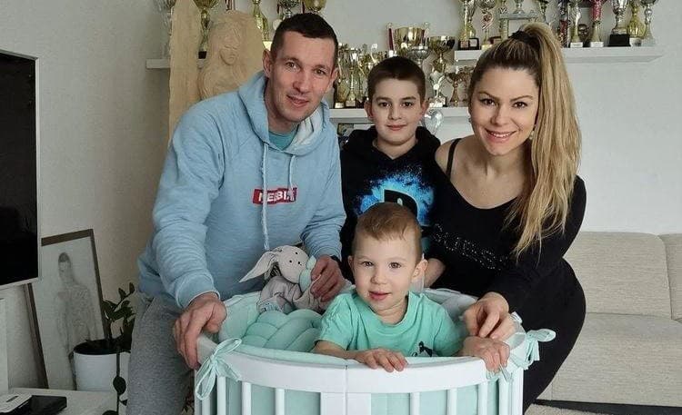 Šťastím je celý bez seba! Bývalý boxer Tomi Kid Kovács (45) oznámil v piatok ráno svetu krásnu novinku!