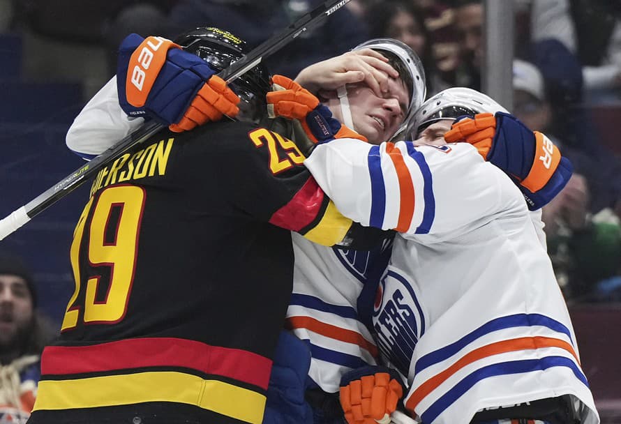 Hokejisti Tampy Bay prehrali v noci na nedeľu na ľade Calgary 3:6 a v NHL si pripísali druhý neúspech za sebou.