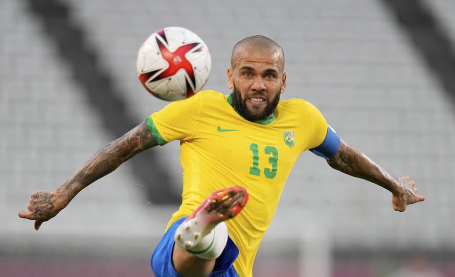 Piatkové zatknutie brazílskeho futbalového obrancu Daniho Alvesa španielskou políciou prekvapilo športový svet. 