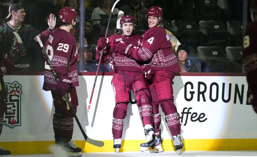 Hokejisti Bostonu Bruins potvrdili pozíciu najlepšieho tímu NHL, keď v nočnom zápase zdolali San Jose Sharks 4:0. Z víťazstva sa tešili ...