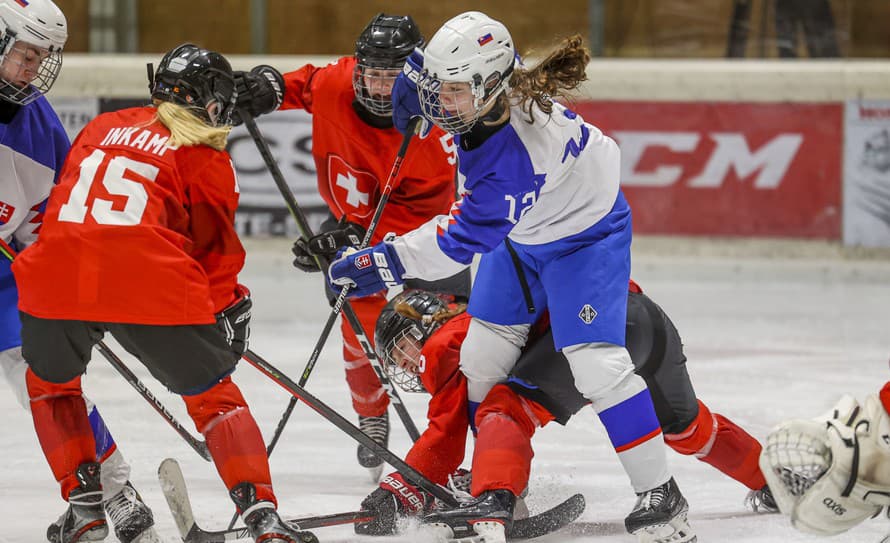 Fenomenálna Nela Lopušanová (14) ohúrila celý hokejový svet! Na majstrovstvách sveta žien do 18 rokov vo Švédsku získala cenu pre najužitočnejšiu ...