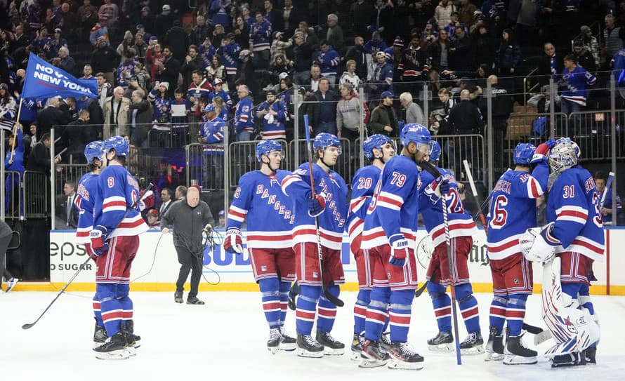 Hokejisti New Yorku Rangers v zostave bez slovenského brankára Jaroslava Haláka zvíťazili v noci na utorok v NHL nad Floridou Panthers 6:2.