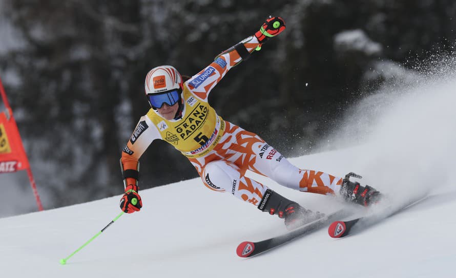 Slovenská lyžiarka Petra Vlhová (27) figurovala po 1. kole stredajšieho obrovského slalomu Svetového pohára na siedmom mieste.