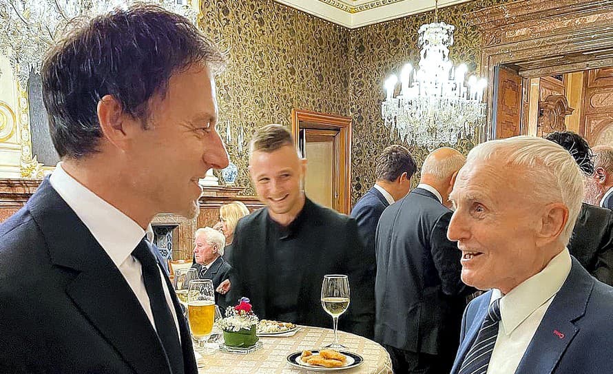 Pavol Habera (60) sa nedávno stretol s bývalým futbalistom Jozefom Štibrányim (83). Po rozhovore so strieborným medailistom však zostal ...