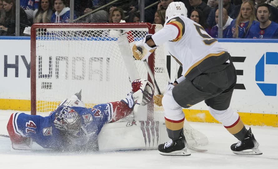 Slovenského brankára Jaroslava Haláka vyhlásili za prvú hviezdu nočného zápasu NHL, v ktorom hokejisti New Yorku Rangers zdolali Vegas ...