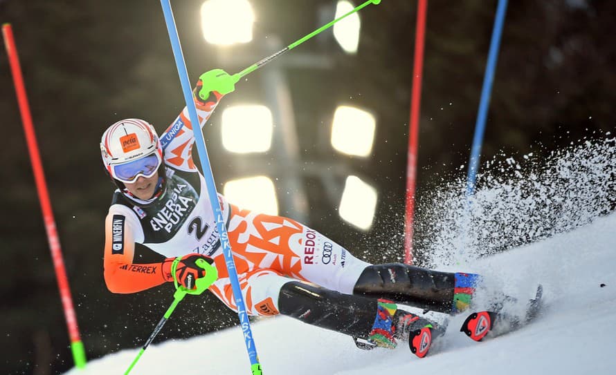 Slovenská lyžiarka Petra Vlhová figurovala po odjazdení 1. kola nedeľňajšieho slalomu Svetového pohára na 6. mieste.