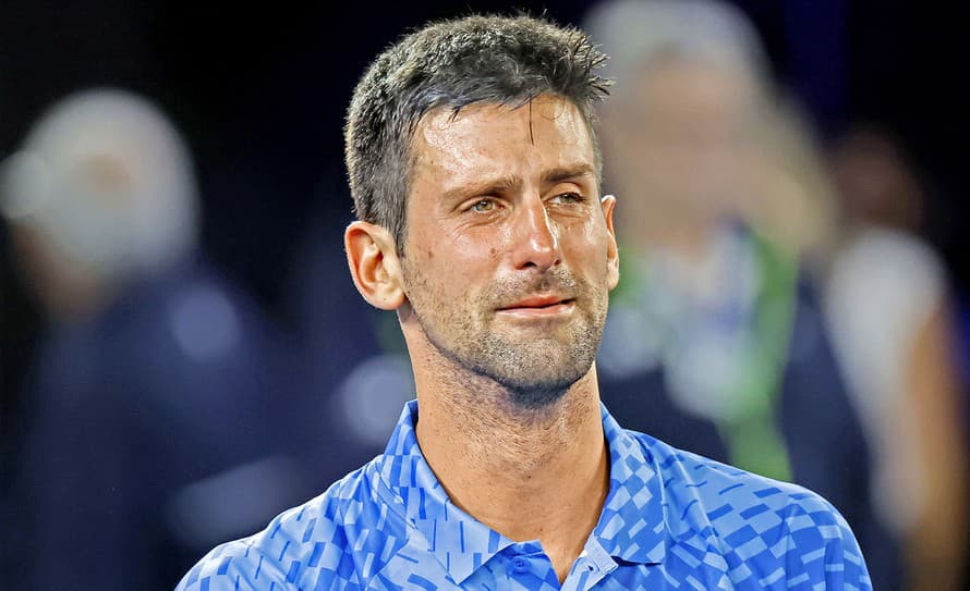 Srbský tenista Novak Djokovič (35) ovládol po desiaty raz v kariére Australian Open a ziskom 22. grandslamového titulu sa vyrovnal španielskemu ...