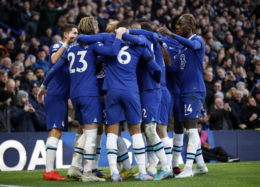 Anglický futbalový klub FC Chelsea nezaradil do kádra pre Ligu majstrov Pierra-Emericka Aubameyanga a Benoita Badiashileho.