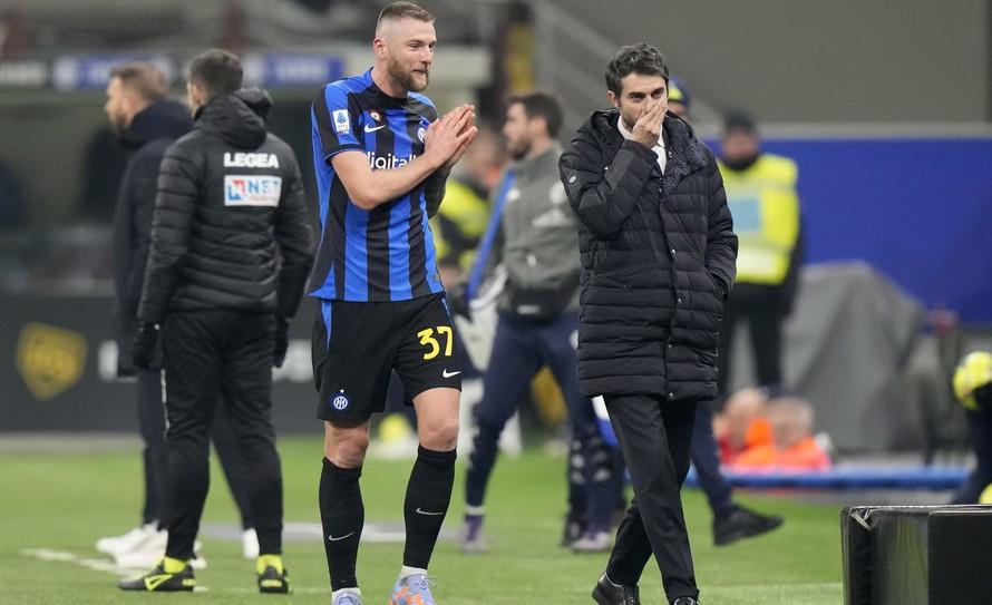 Slovenský reprezentant Milan Škriniar (27) nebude viac kapitán futbalistov milánskeho Interu. Pred nedeľňajším derby s AC to vyhlásil ...