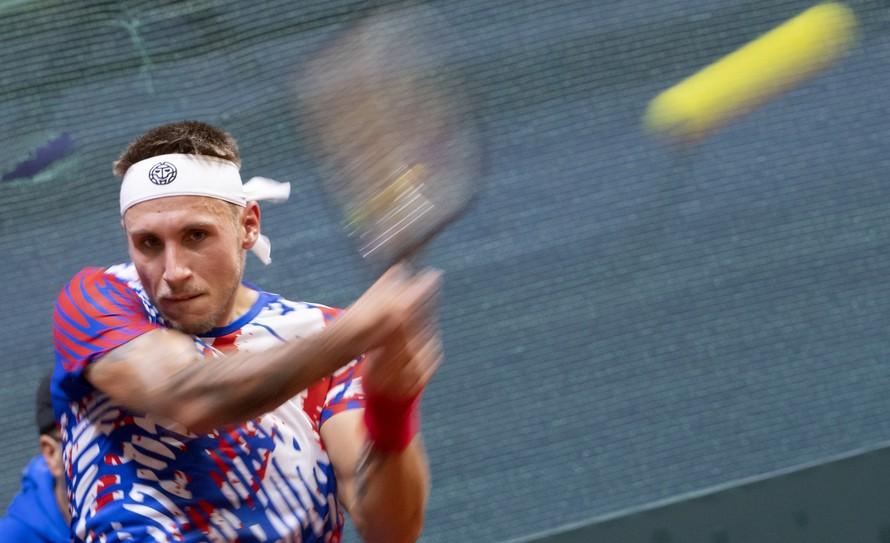 V Groningene bol v pozícii tímového lídra, no nepodarilo sa mu získať ani bod. Slovenský tenista Alex Molčan (25) v daviscupovom dueli ...