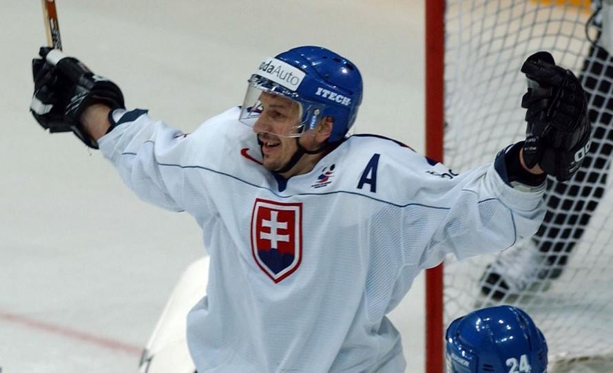 Peter Bondra sa pred 21 rokmi navždy zapísal do dejín slovenského hokeja ako strelec zlatého gólu. Na MS 2002 v Göteborgu ho legendárny ...