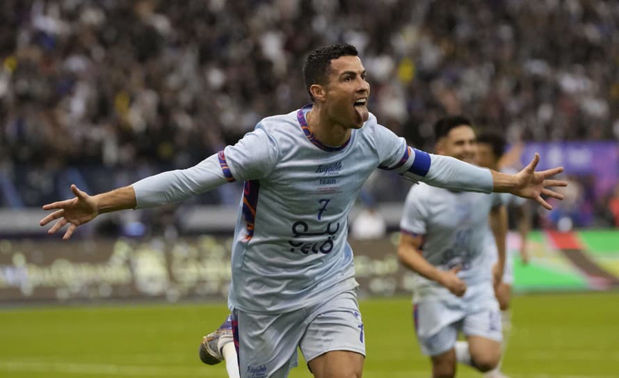 Portugalský futbalista Cristiano Ronaldo si vo víťaznom dueli Al-Nassr proti Al Wehda 4:0 pripísal na konto štyri presné zásahy. Po zavŕšení ...