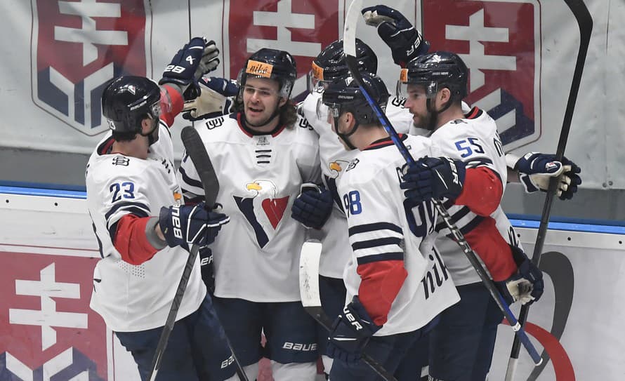 Hokejisti Slovana Bratislava zvíťazili v nedeľňajšom dohrávanom zápase 29. kola Tipos Extraligy na ľade Prešova 3:2 a upevnili si pozíciu ...