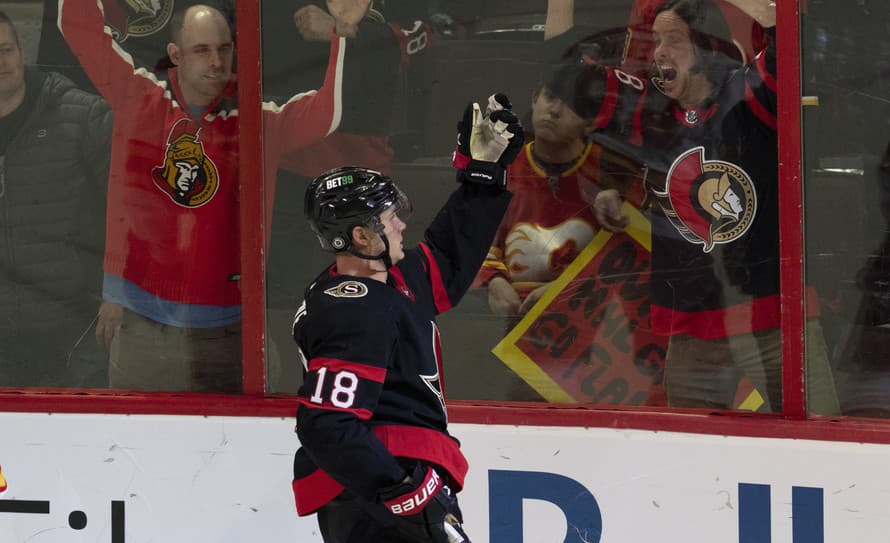 Hokejisti Calgary Flames prehrali na ľade Ottawy Senators v zápase zámorskej NHL 3:4 po predĺžení. O víťazný gól sa v 62. minúte postaral ...