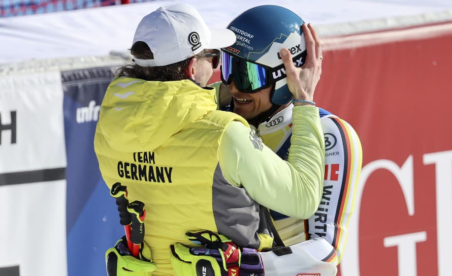 Nemecký lyžiar Alexander Schmid a Nórka Maria Therese Tvibergová sa stali majstrami sveta v paralelných pretekoch.