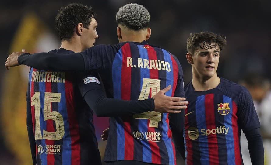 Futbalisti Manchestru United remizovali v úvodnom zápase play off o osemfinále Európskej ligy 2022/23 na pôde FC Barcelona 2:2. 