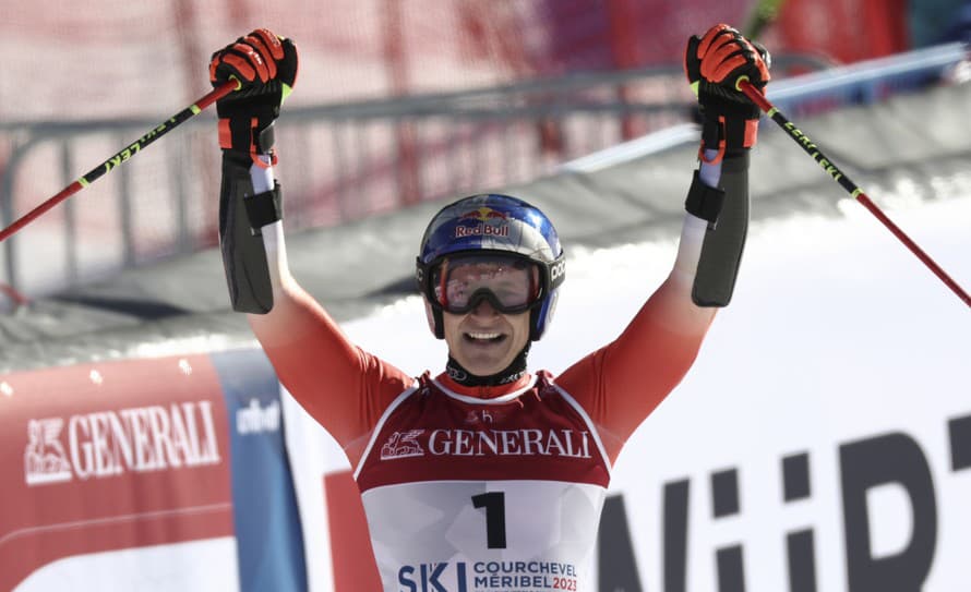 Švajčiarsky lyžiar Marco Odermatt (25) sa stal novým majstrom sveta v obrovskom slalome.