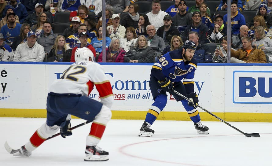 Tím zámorskej hokejovej NHL St. Louis Blues vymenil po ruskom útočníkovi Vladimirovi Tarasenkovi aj kapitána Ryana O´Reillyho. Kanadského ...