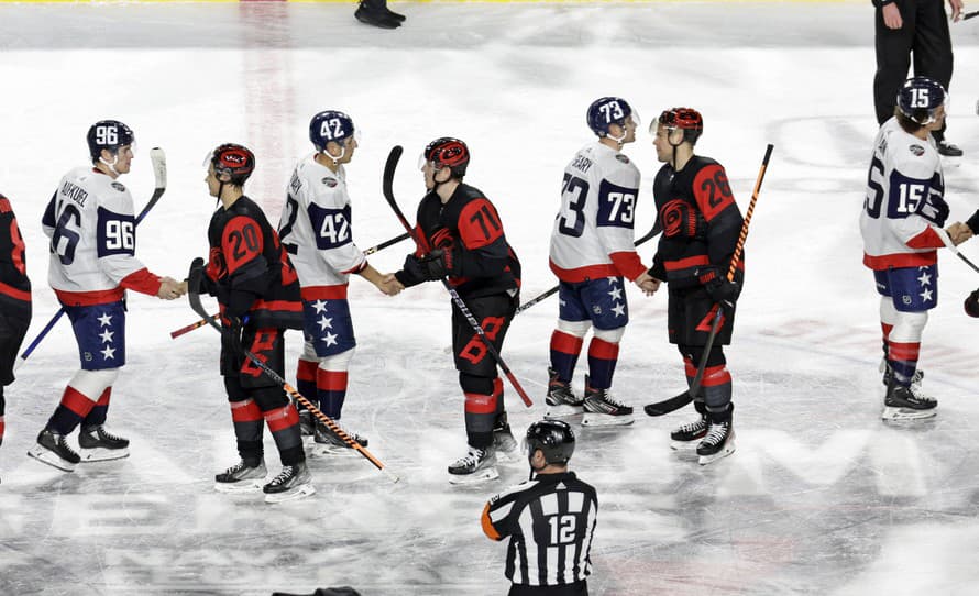 Slovenský hokejový obranca Martin Fehérváry si v NHL užil zápas pod holým nebom. Napriek prehre jeho Washingtonu 1:4 na štadióne Carter-Finley ...