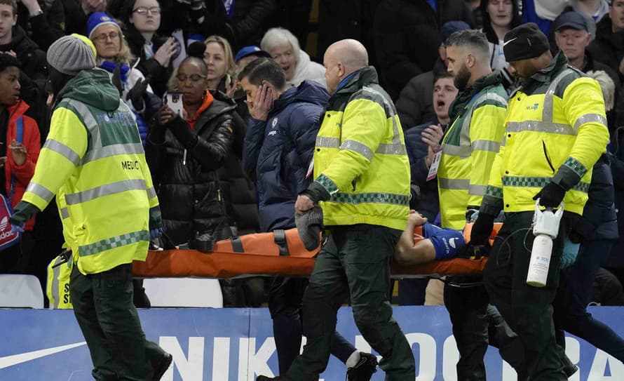 Španielskeho futbalistu Cesara Azpilicuetu prepustili po troch dňoch z nemocnice. Kapitán Chelsea Londýn inkasoval v sobotňajšom zápase ...