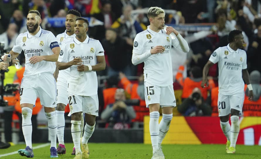 Futbalisti Realu Madrid zvíťazili v úvodnom osemfinálovom stretnutí Ligy majstrov na ihrisku FC Liverpool 5:2.