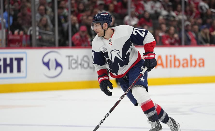 Zámorský hokejový klub NHL Washington Capitals vymenil obrancu Dmitrija Orlova a útočníka Garneta Hathawaya do Bostonu Bruins za Craiga ...