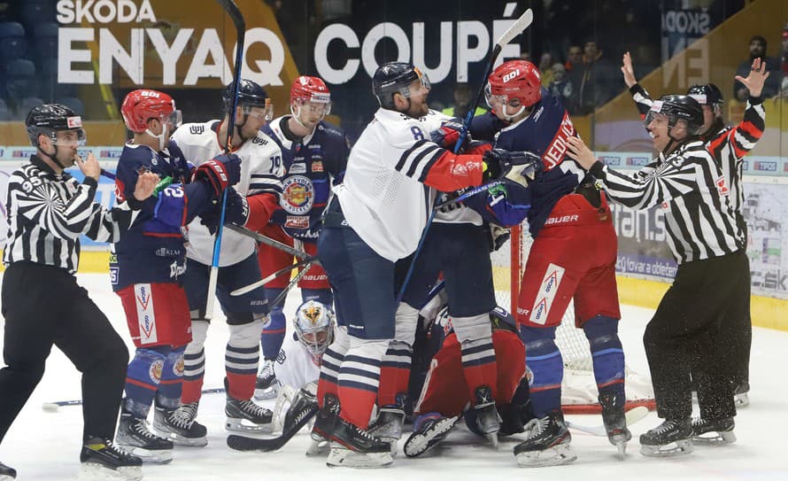 Hokejisti HKM Zvolen prehrali v šlágri 41. kola Tipos extraligy doma so Slovanom Bratislava 0:2 a prišli o druhú priečku v tabuľke.