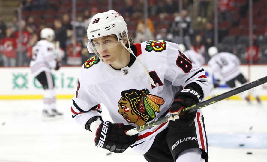 Americký hokejový útočník Patrick Kane po 16 rokoch skončil v Chicagu Blackhawks a zamieril do New Yorku Rangers. Jazdci za neho obetovali ...