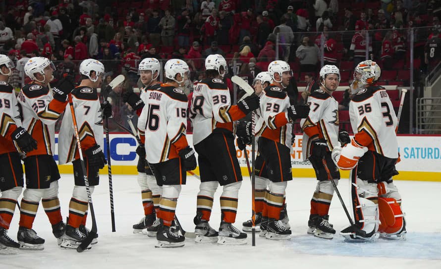 Ducks assistant coach Mike Stothers has Stage 3 melanoma