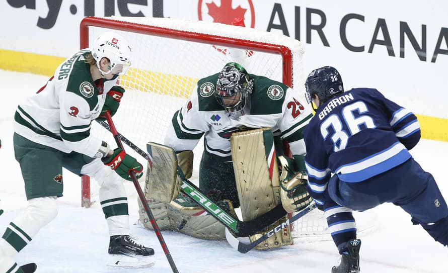 Hokejisti Minnesoty vyhrali v zápase zámorskej NHL na ľade Winnipegu 4:2. Bodovali tak už v jedenástom zápase za sebou, z toho deväťkrát ...