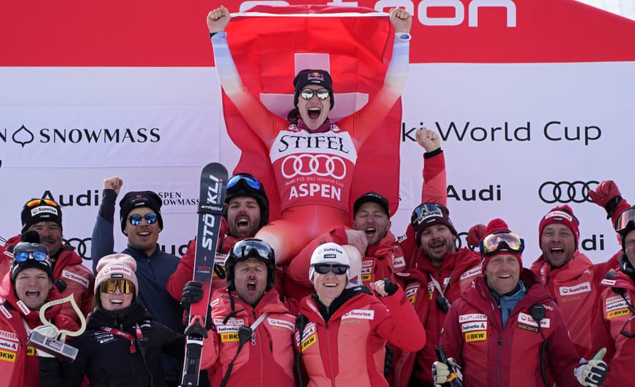 Švajčiarsky lyžiar Marco Odermatt obhájil v tejto sezóne Svetového pohára veľký glóbus. Jeho najbližší prenasledovateľ Aleksander Aamodt ...