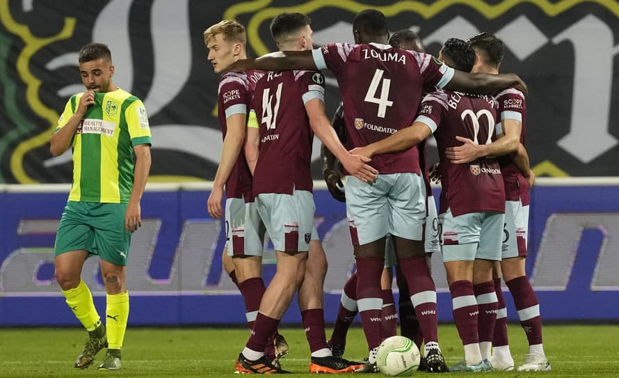 Futbalisti West Hamu United zvíťazili v úvodnom zápase osemfinále Európskej konferenčnej ligy na ihrisku AEK Larnaka 2:0. 