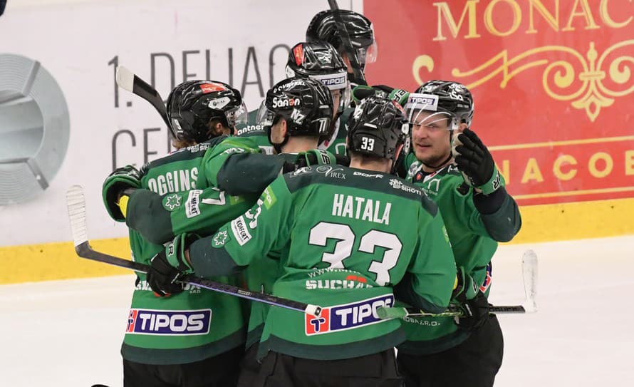 Hokejisti Banskej Bystrice triumfovali v treťom štvrťfinálovom stretnutí play off Tipos extraligy na ľade Spišskej Novej Vsi 5:2. 