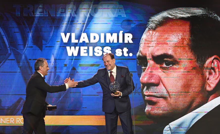 Trénerom roka sa stal Vladimír Weiss starší (58) z ŠK Slovan Bratislava, ktorý obhájil vlaňajšie víťazstvo v ankete. Počas slávnostného ...