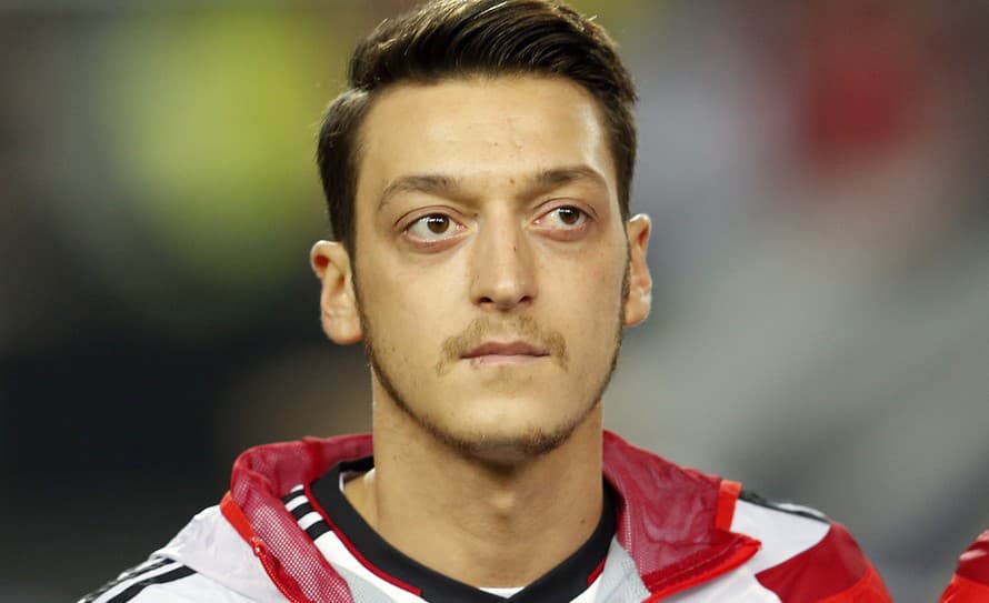 Nemecký futbalista Mesut Özil (34) ukončil kariéru. Člen víťazného tímu z MS 2014 to oznámil v stredu na sociálnych sieťach a informáciu ...