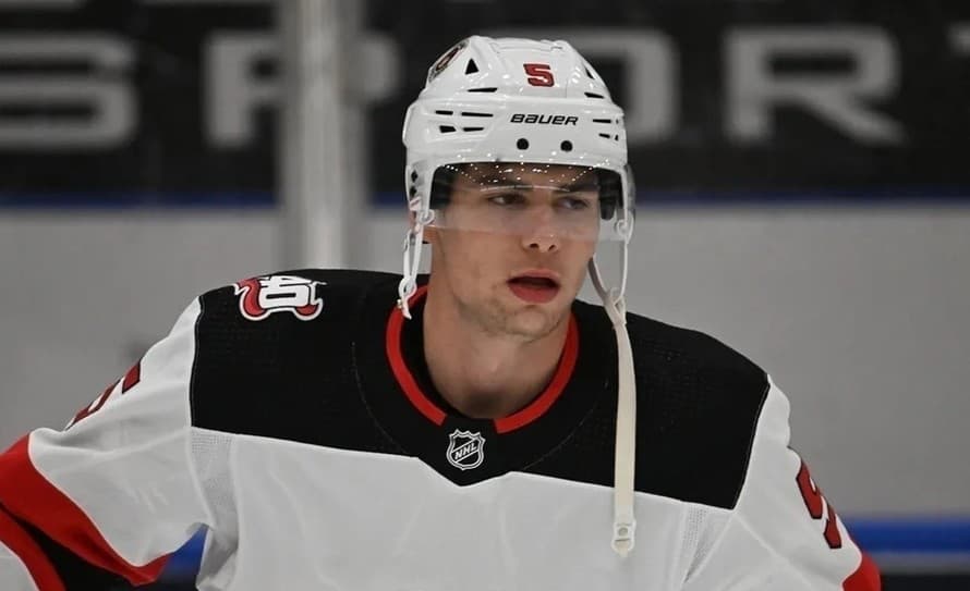 Slovenský hokejový obranca Šimon Nemec (19) v jeho prvej sezóne v Severnej Amerike zatiaľ nedostal šancu zahrať si v kanadsko-americkej ...